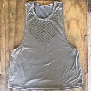 lululemon tank with gold reflective detail size 6